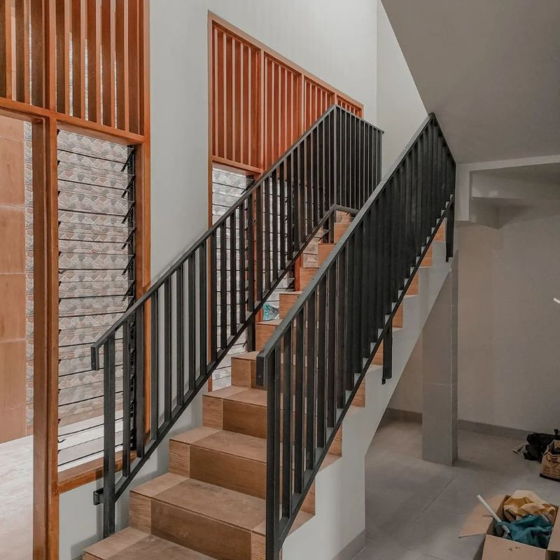 Railing tangga besi hollow galvanis