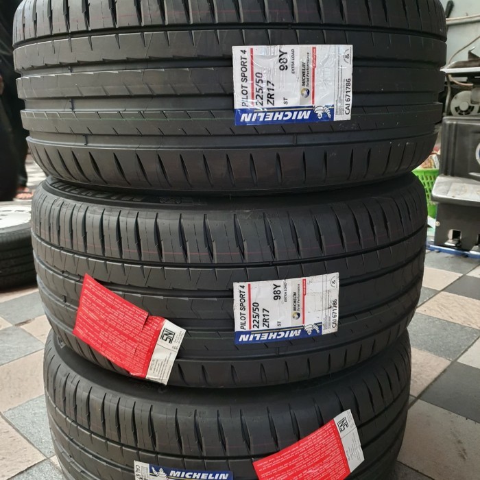 Ban Michelin Pilot Sport 4 225/50 R17