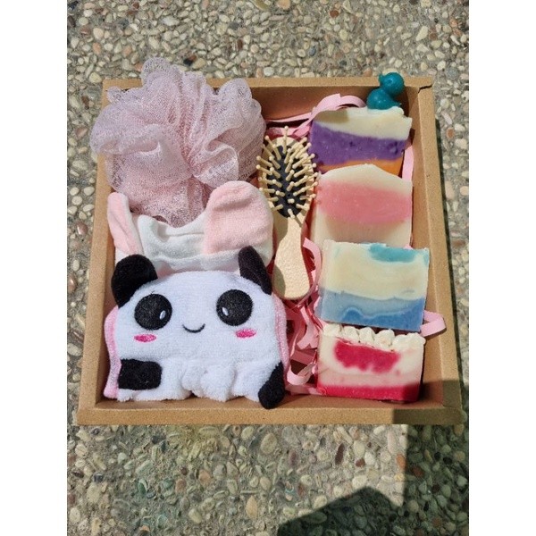 

kado cantik. hadiah anniversary. kado anti mainstream. kado untuk mertua (camer). mahar