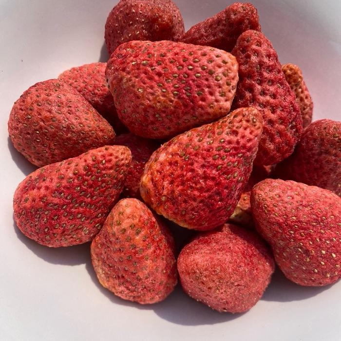 

casheli Crispy Freeze-dried Strawberry GradeA Camilan Snack Food Cemilan Stroberi Makanan Chips Camilan Keripik Viral - 50g