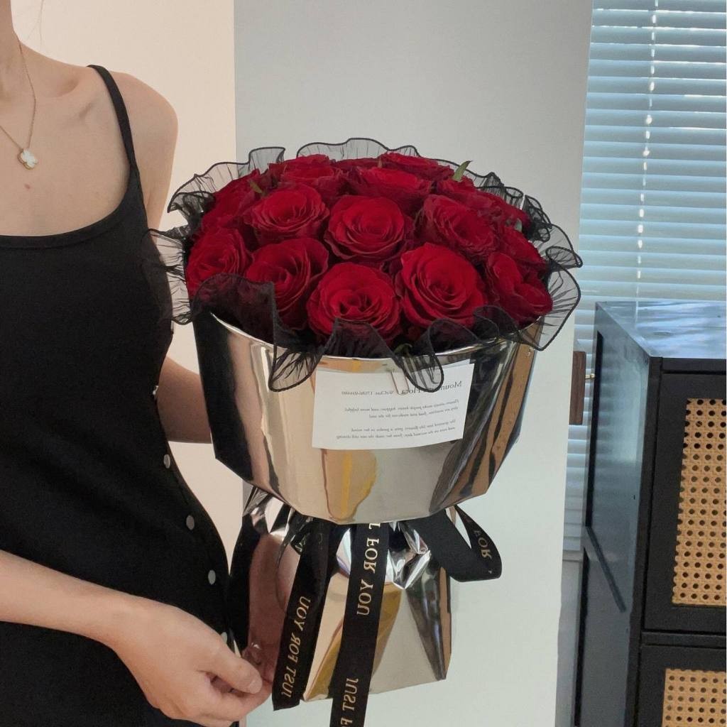 

1Pack isi 20 Lembar Kertas Bunga Silver Chrome / Cellophane Glossy Kilap / Cellophane Bouquet Korean Style/ Kertas Bucket