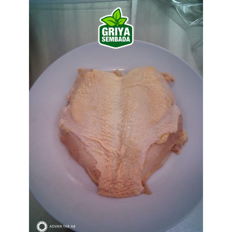 

Dada ayam fillet dengan kulit / Chicken breast skin on Griya Sembada