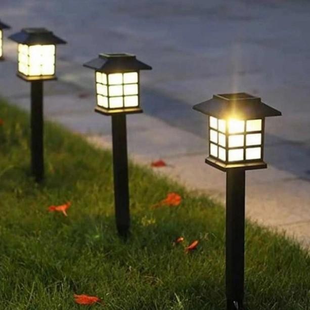 lampu taman tancap tenaga Surya solar  NYALA KUNING