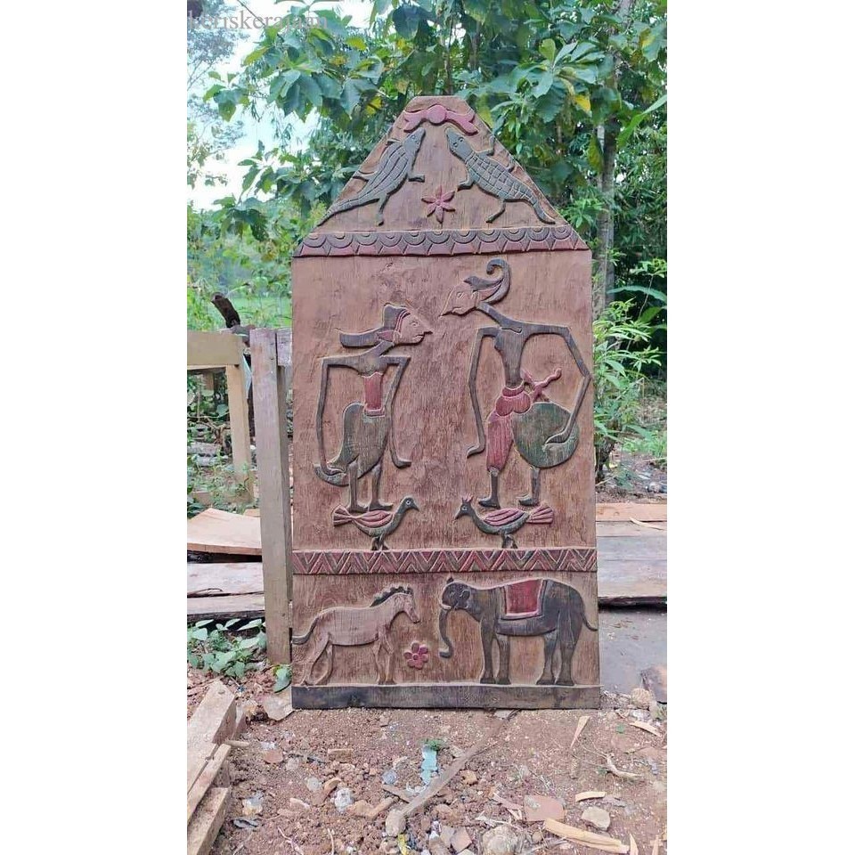 

blawong keris rama dan shinta diukir diatas kayu jati mewah tebal aksen antik kuno bk Keris sengkelat majapahit mataram kartosuro kartasura Surakarta Yogyakarta nagasasra sabuk budaya jawa mela antik