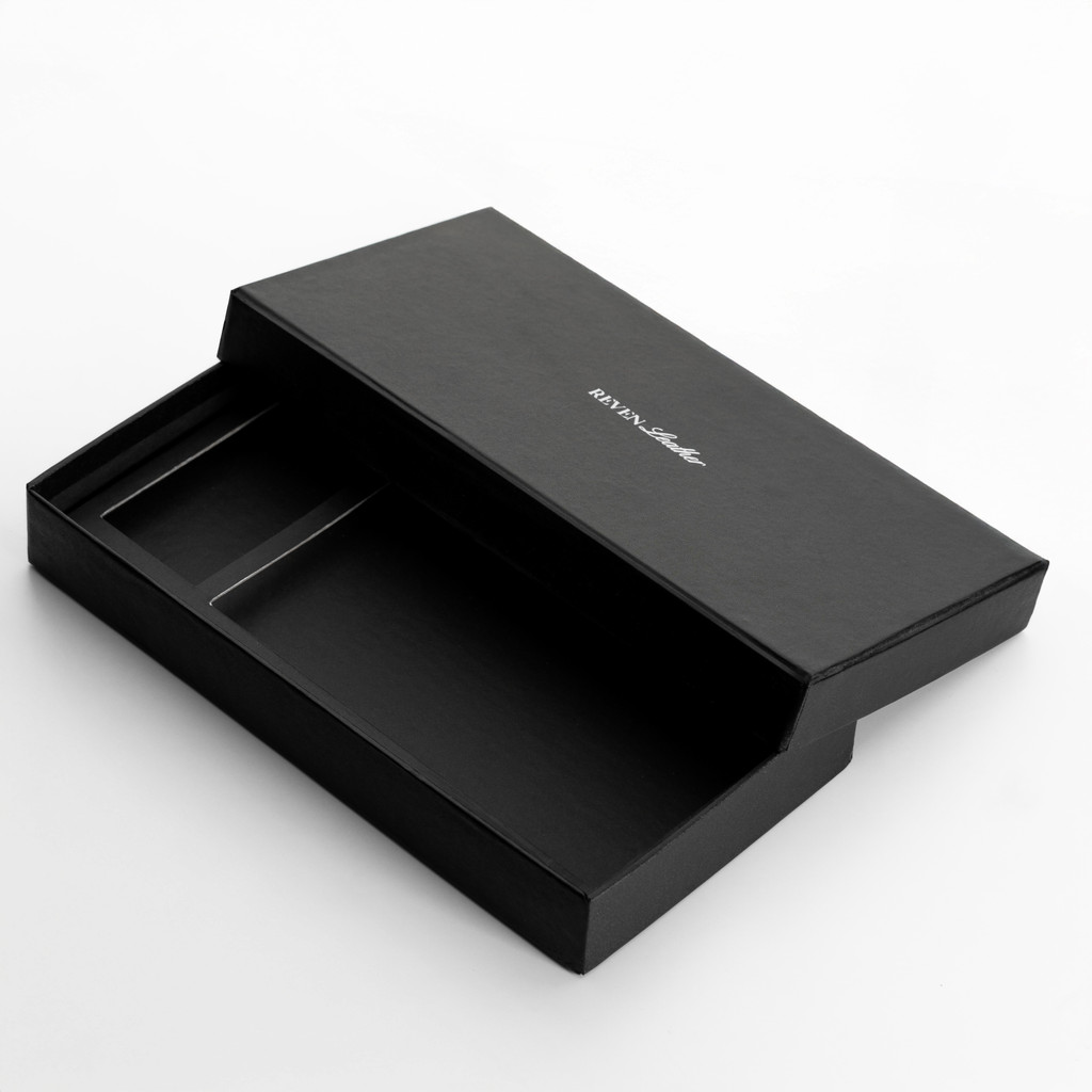 

Reven Leather Jakarta - Box Exclusive untuk gift kado Eksklusi Box