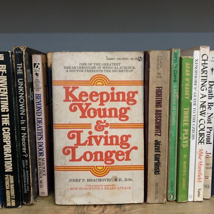 Keeping Young & Living Longer - Josef P. Hrachovec (Buku Bahasa Inggris)