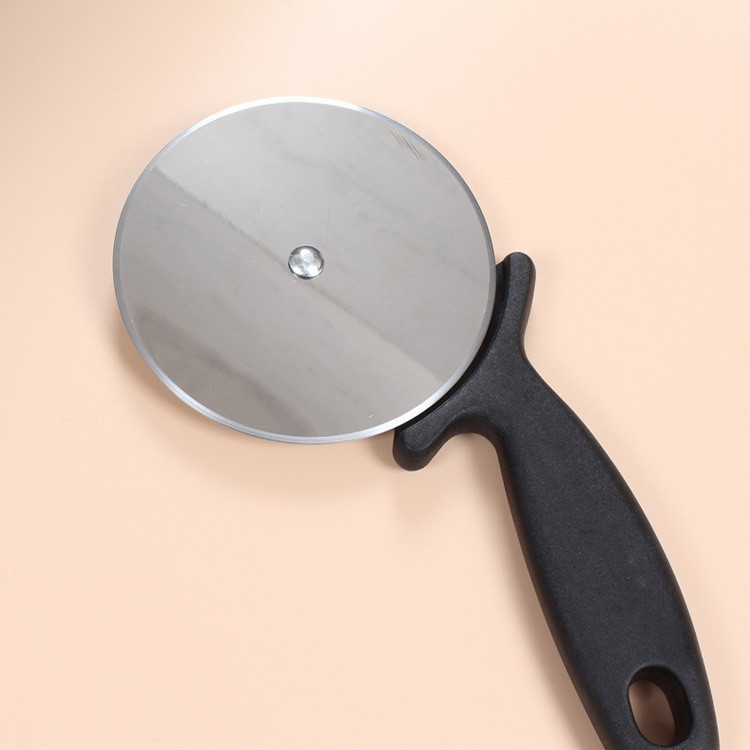

Pisau Pizza/ Pizza Cutter Roda Stainless Steel Khusus Pemotong Pizza Cake/Stainless Gagang Hitam