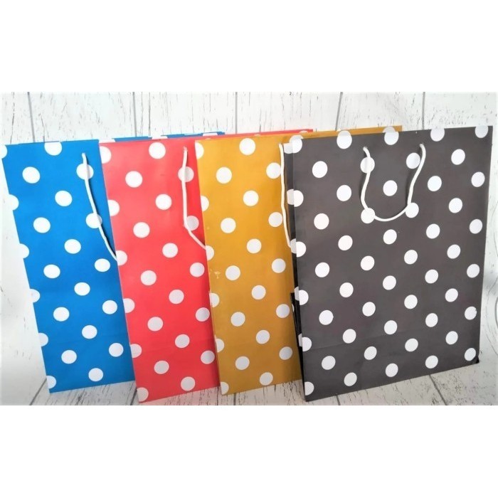 

Paper bag polkadot Tas kado tempat bingkisan - Hitam, L
