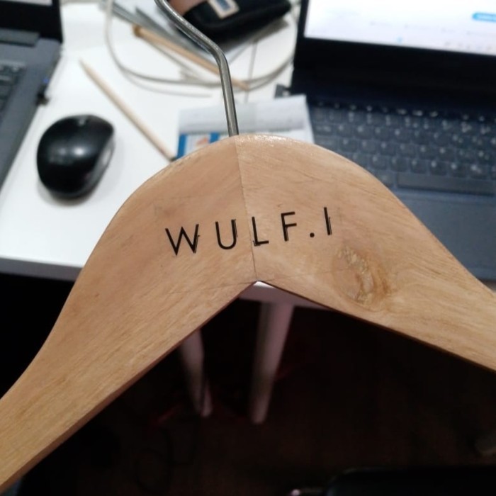 

Hot Stamp Wood Stempel Kualitas Hanger Kayu Gantungan Baju