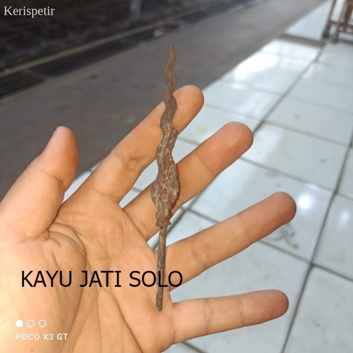 

ajimat tombak sempono sepuh majaahit ngulit semangka Antikan KJS61 murah antik