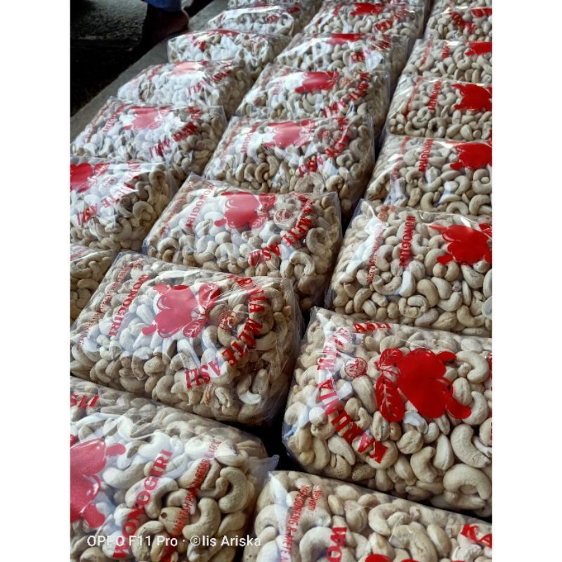 

Kacang Mete Mentah Asli Wonogiri 1KG