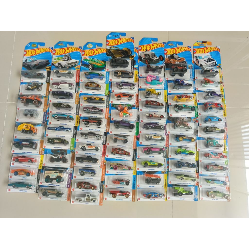 Hot Wheels 1Dus(72pcs) Campuran//Mix fantasy & Real car diecast original berkualitas