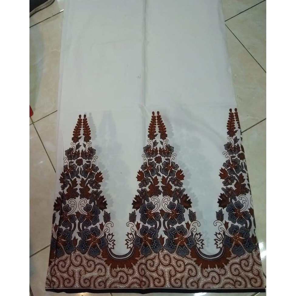 Kain batik solo gunungan wayang putih