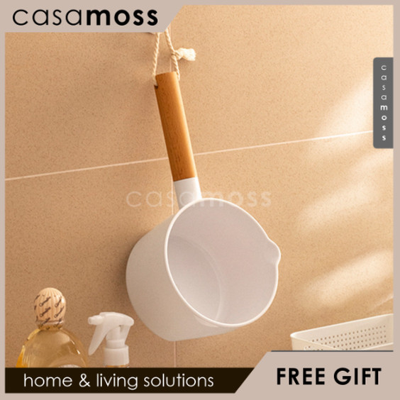 gayung air putih gagang Kayu/Home gayung mandi aesthetic/Gayung putih plastik/Gayung mandi aesthetic