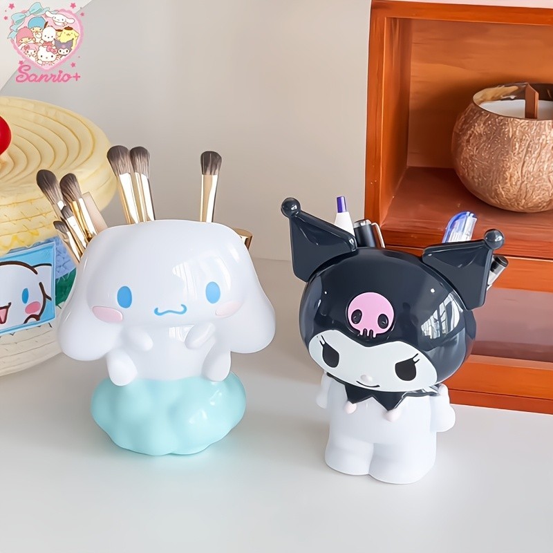 

[COD✅]Sanrio Pensil Box Bentuk Ember Pensil Box Retro Fashion Meja Kerja Penyimpanan Pensil Box Plastik Bentuk Ember Sanrio Pensil Box Pensil Box Persegi Kartun Kreatif Dekoratif Hadiah Ulang Tahun/Cinnamoroll/Kuromi