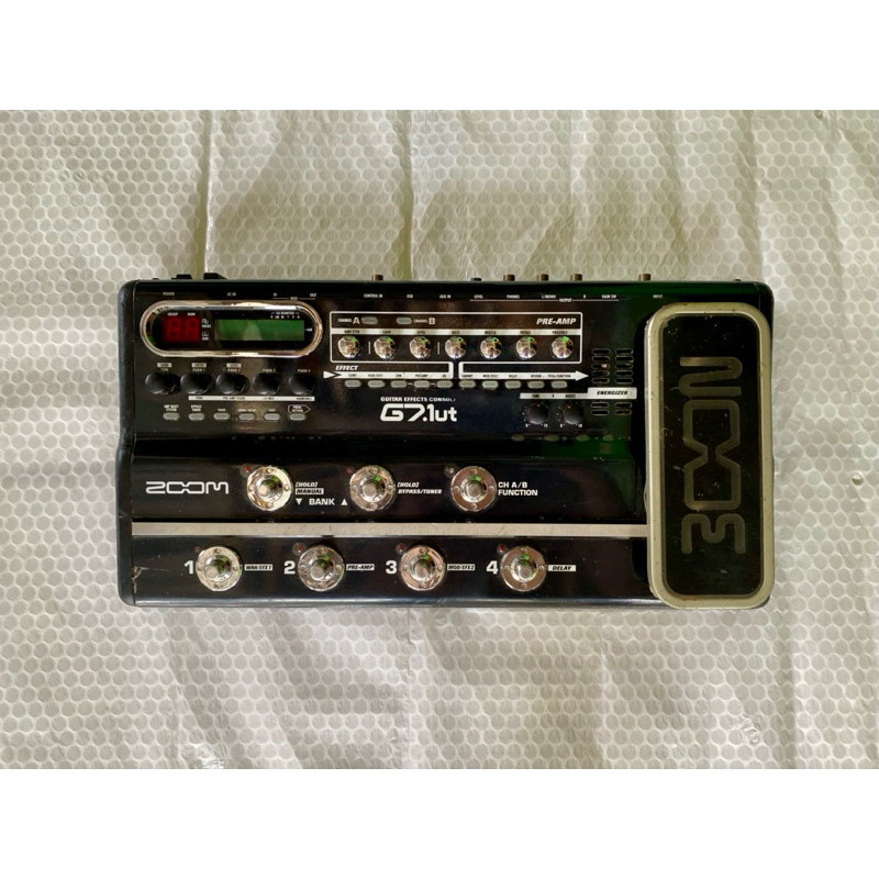 Efek Gitar Zoom g7.1ut
