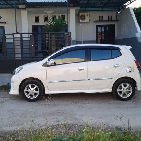 Bodykit samping agya