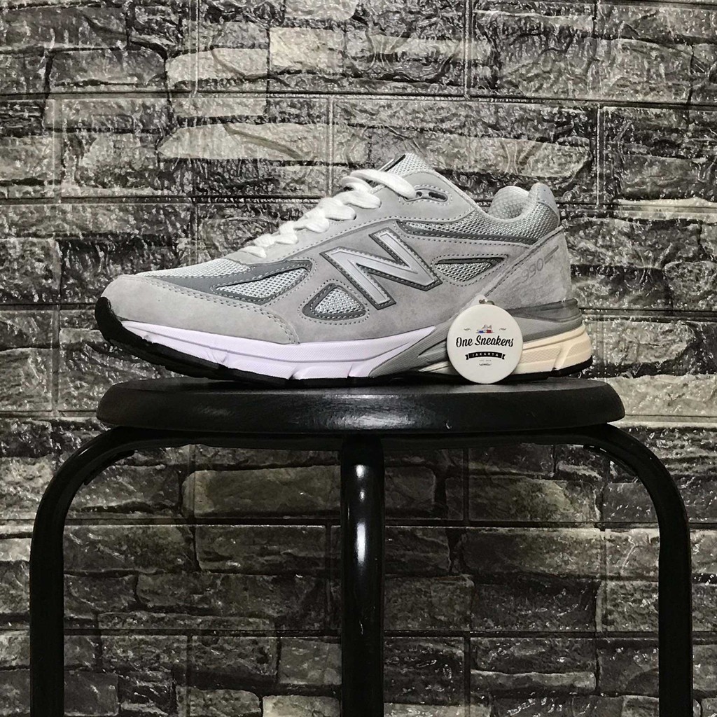 SEPATU PRIA NB 990V4