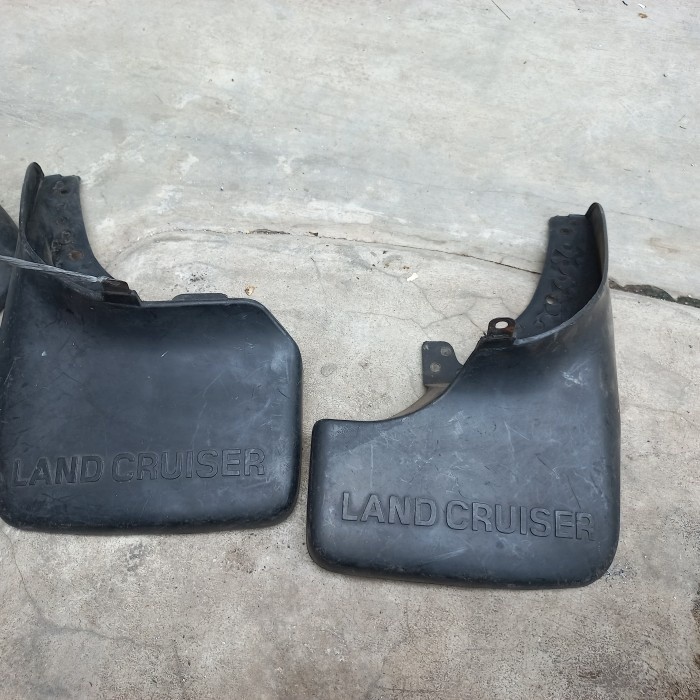 katpet lumpur mud guard roda belakangToyota Land cruiser FZJ80 FZB80G original