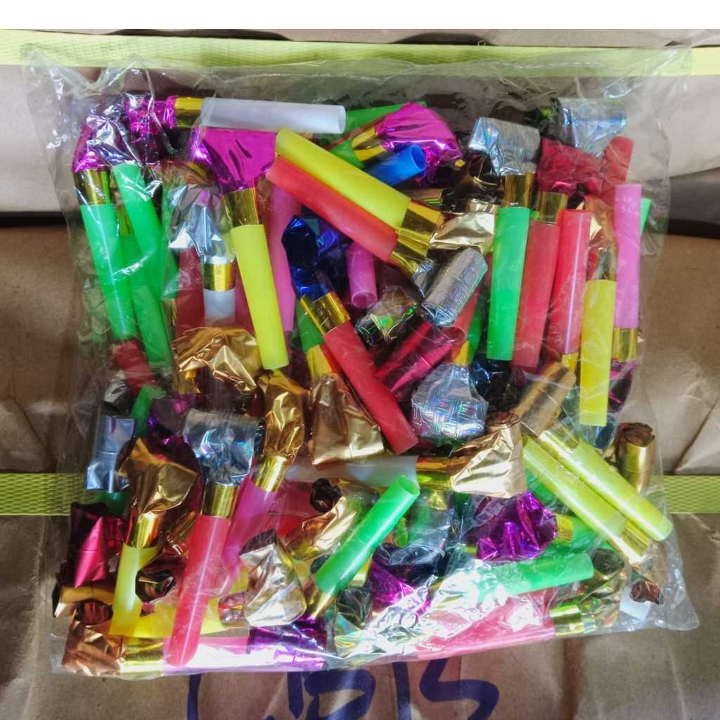 1 PACK ISI 50 PCS MAINAN PELUIT LIDAH JULUR / PELUIT LIDAH KECIL / PELUIT ULANG TAHUN