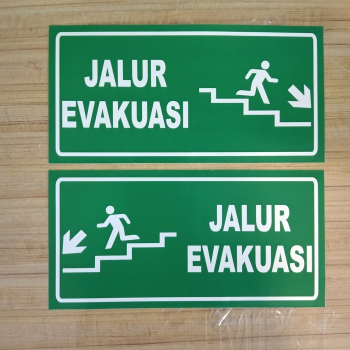 

STIKER K3 RAMBU SAFETY UK 15X30CM JALUR EVAKUASI TANGGA KANAN KIRI