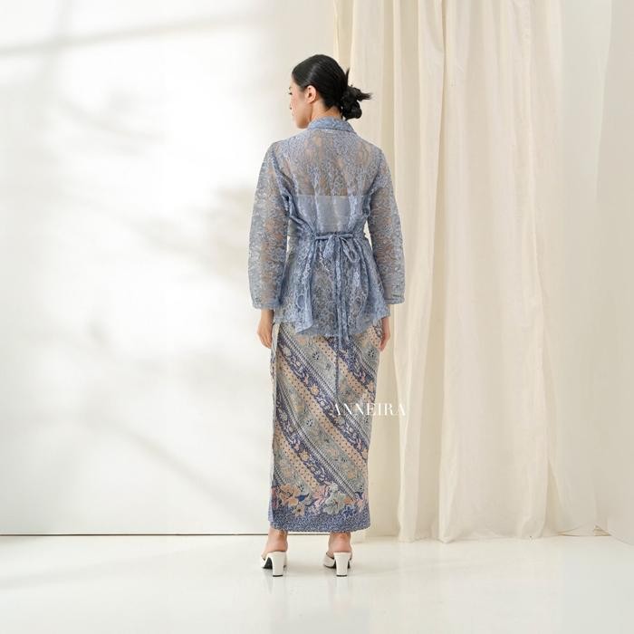 

ANNEIRA - AYLA KEBAYA BLOUSE - KEBAYA KUTU BARU MODERN BRUKAT LACE - White, S-M