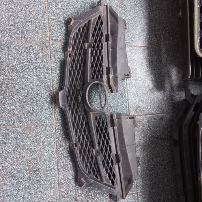 Grill dalam Avanza Tipe G /Xenia VVTi 2006 sd 2010