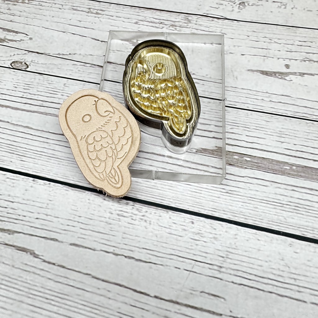 

Copper impression leather cutting mold parrot pendant cutting mold