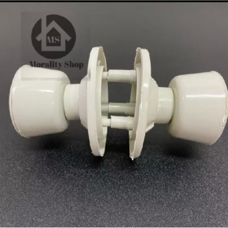Tarikan pintu kamar mandi pvc putih