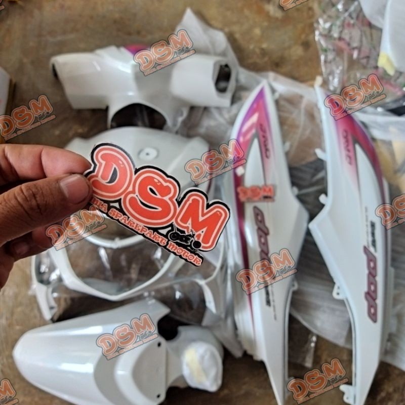 BODY BEAT POP PUTIH FULL HALUS PLUS STICKER SUDAH TERPASANG / COBER BODY HONDA BEAT POP TAHUN 2016