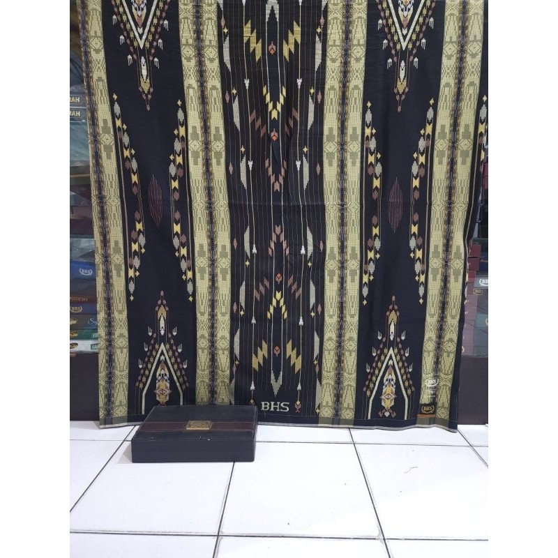 Sarung BHS SGE FULL SUTRA 210 GOLD Hitam