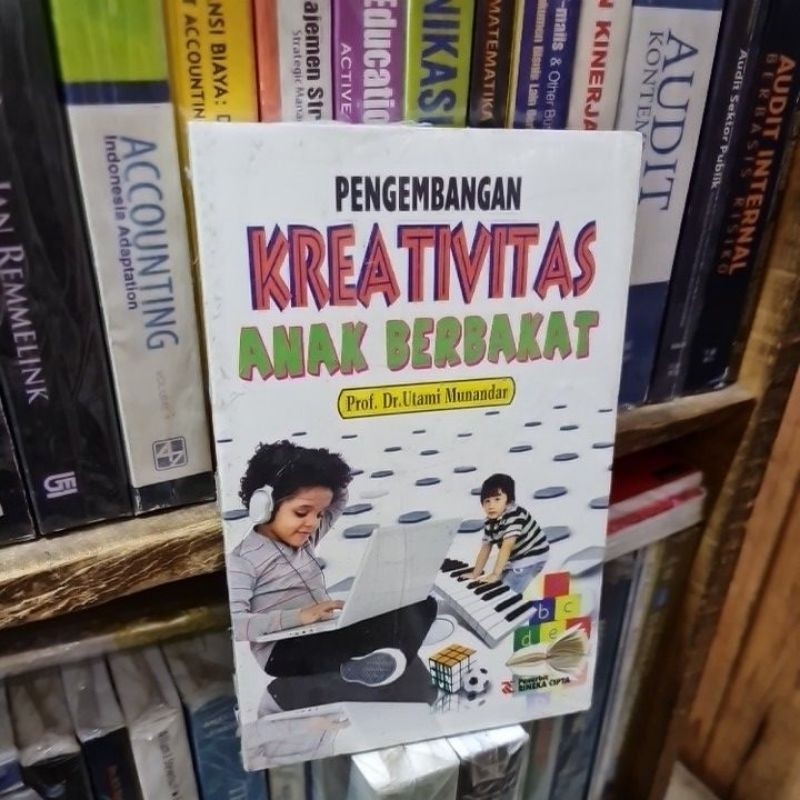 Pengembangan kreativitas anak berbakat by Prof Dr Utami Munandar