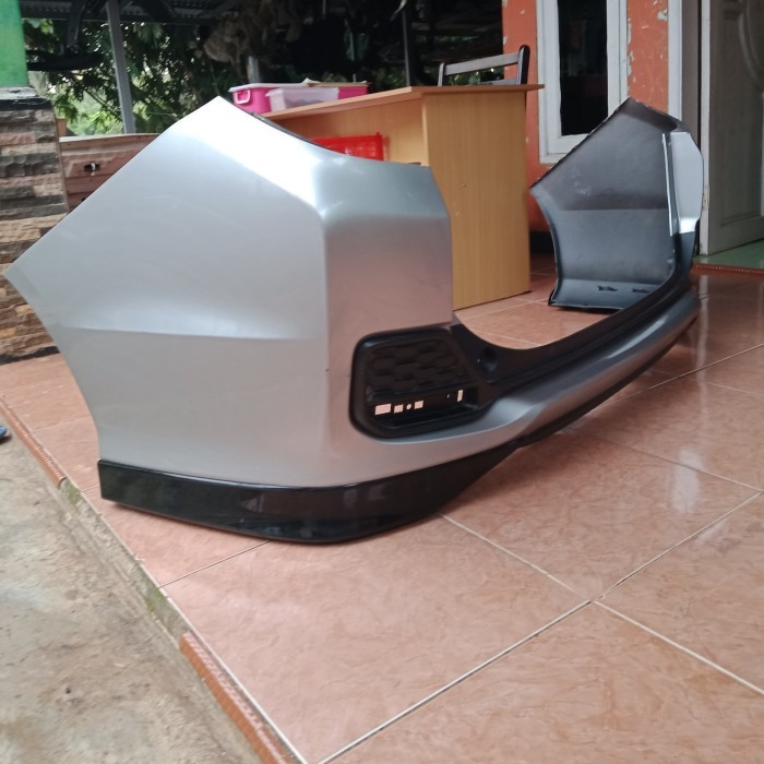 bumper belakang Mobilio E facelift dan bodykit.