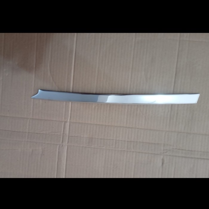 LIST CHROME GRILL RADIATOR (NO 4) SUZUKI APV LUXURY - KANANBERKUALITAS