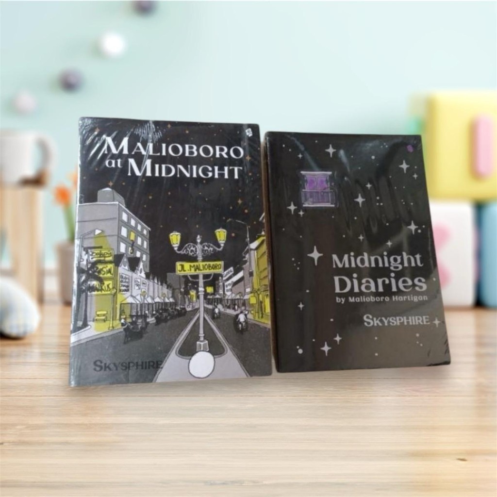 Paket 2 Novel Malioboro At Midnight & Midnight Diaries - Tema, Wanita fiksi novell remaja Psychology