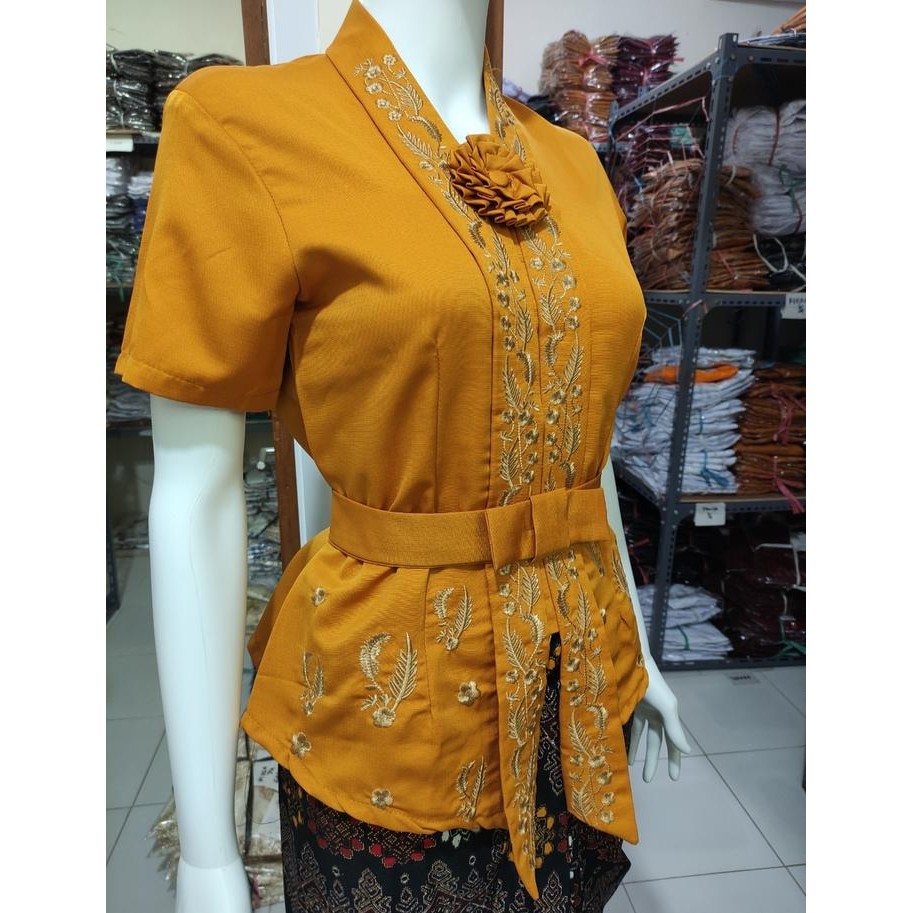 

Atasan Kebaya Kutu Baru Wanita Dewasa Modern Bordir Mewah Lengan Pendek Warna Kuning Mustard Merah Maroon Terbaru | Kutubaru Moderen Elegan Cantik Acara Pesta Kondangan Tunangan Lamaran Akad Nikah Wisuda Kekinian Irene - Maroon, XXL