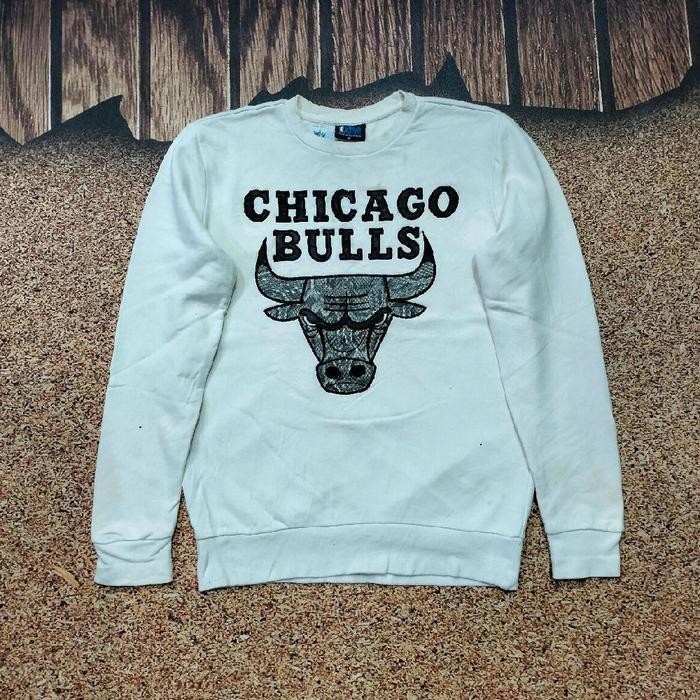 vintage sweater pria rare CHICAGO BULLS big logo crewneck pria premium casual size L