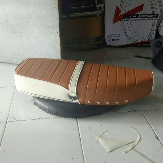 Jok Motor C70 Standart Custom coklat putih