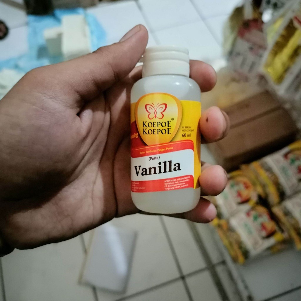 

vanila cair cap Koepoe Koepoe per botol isi bersih 60 ml siap pakai untuk segala kebutuhan memasak anda