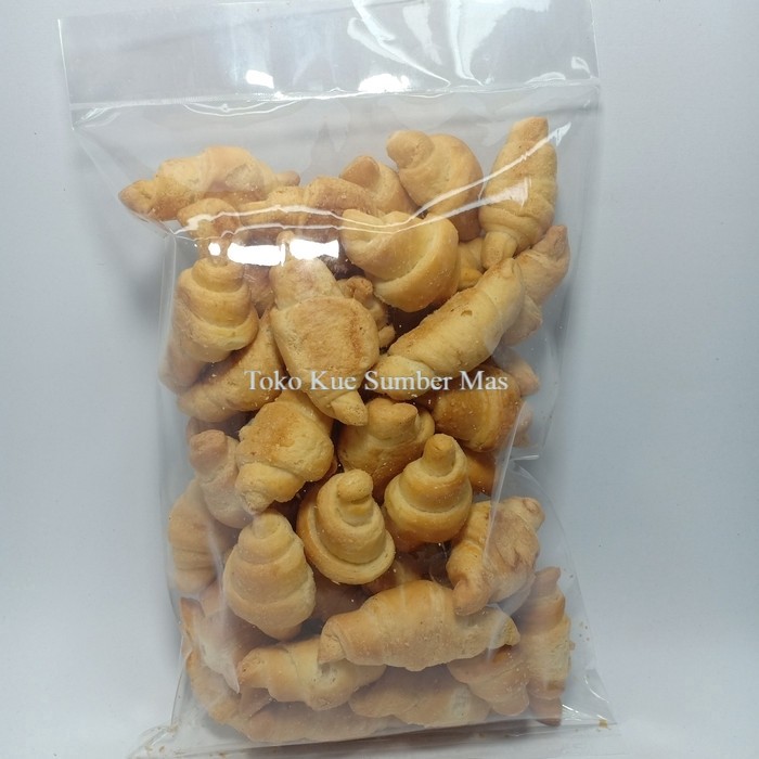 

Croissant Keju 250 GR / ROTI BULAN SABIT/ KEPITING KEJU / croissant keju kering