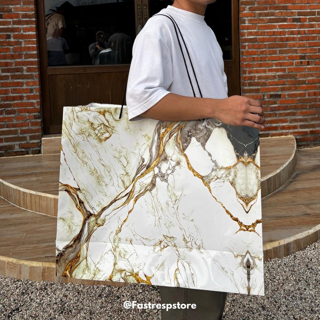 

Paper Bag Desain OMP Ultra Jumbo 60x50x20 Tas Kado Bedcover Premium Wedding Ultah Keren Simple