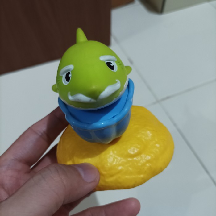 KY562 Grandpa Shark - BABY SHARK - KFC Chaki Happy Meal Mc Donalds