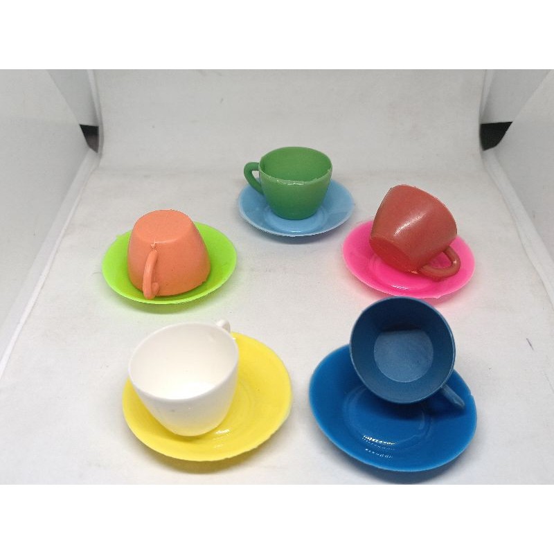 MAINAN GELAS CANGKIR DAN PIRING PLASTIK KECIL WARNA WARNI 1 SET