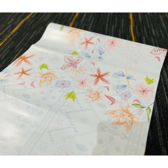 

Kertas kado premium batik biru bunga