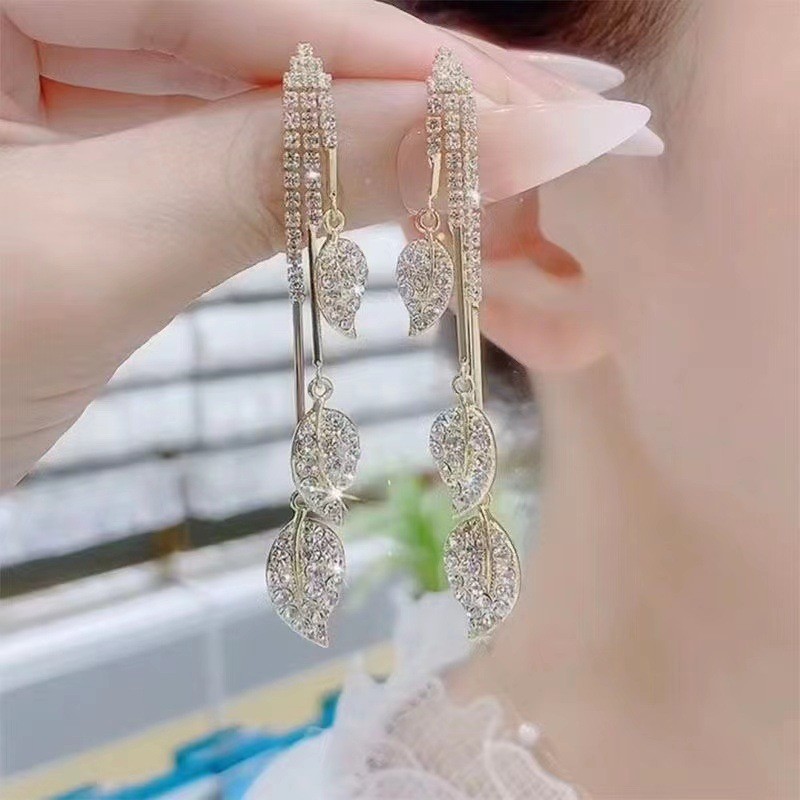 Anting-anting anting berpinggiran daun zirkon kelas atas Desain ceruk Temperamen Anting daun panjang