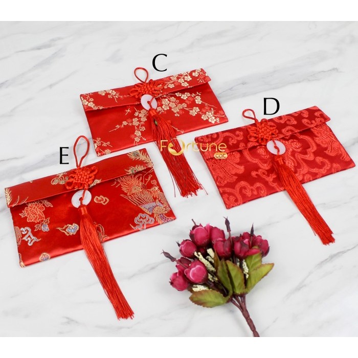 

Angpao Imlek Sanjit Kain Merah Premium Giok Horizontal Bunga - Kode C