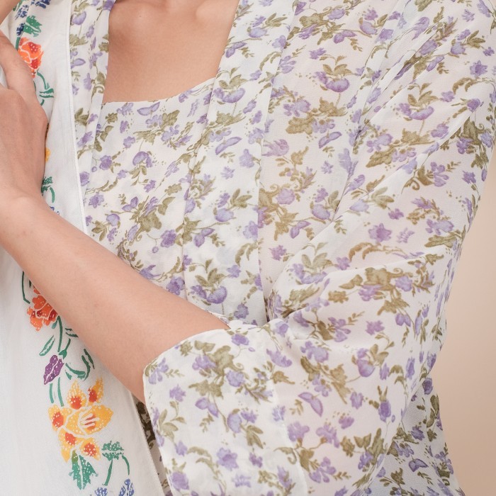 

Kebaya Kutubaru Lily Lengan 7/8 Meradelima Sifon Putih Ungu - L