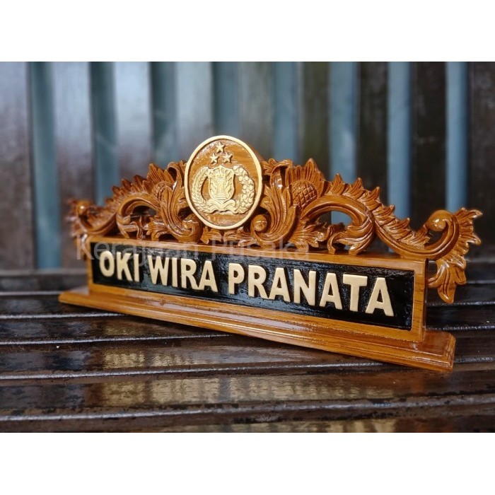 

PAPAN NAMA POLISI + PAPAN NAMA KAYU JATI + PAPAN NAMA UKIR MEJA KANTOR KP343