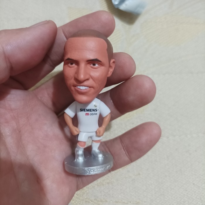 KY562 Roberto Carlos Madrid Soccerwe figure