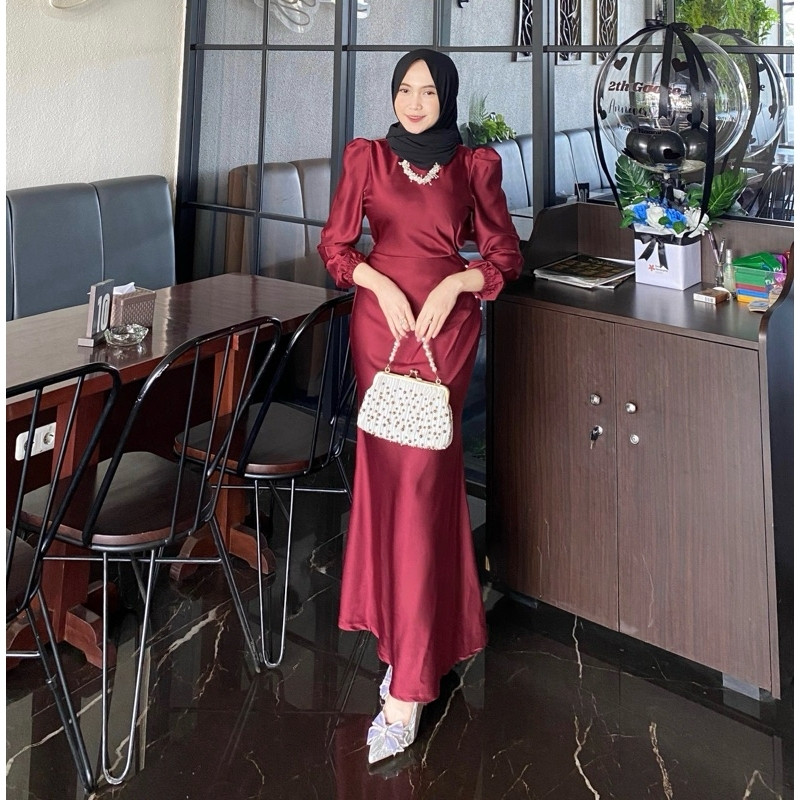 Elora Dress Material Satin Silk Premium Slim Body Fit Duyung Mermaid Aksen Mutiara Ash Grey Dress Po